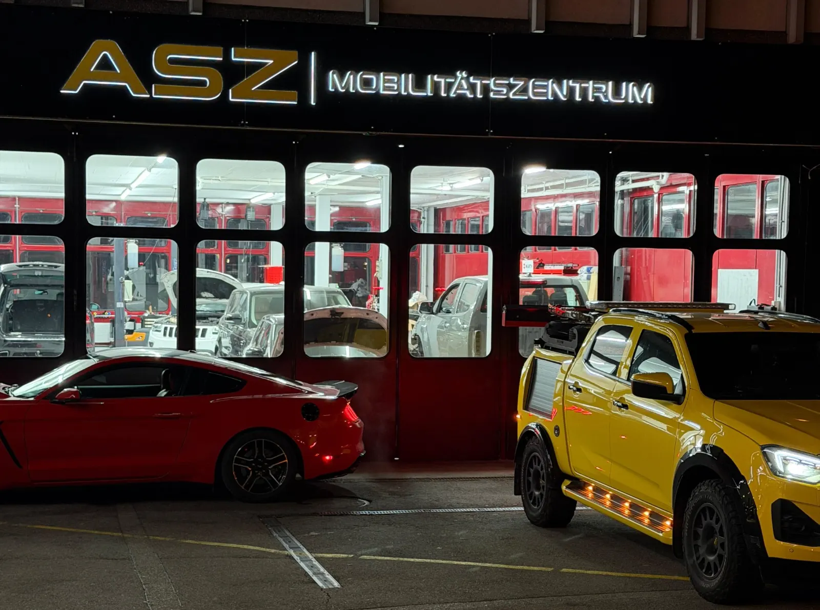 Fahrzeug in der Halle